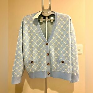 CLOUD BLUE MONOGRAM
CARDIGAN
EllandEmm,XXL